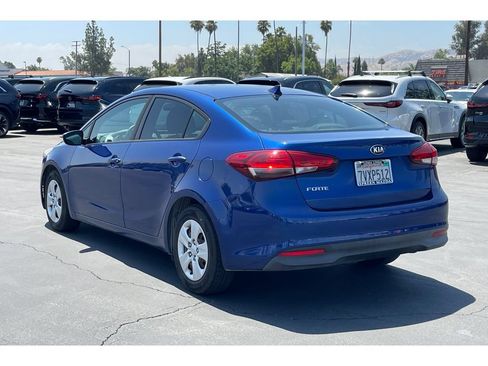 Used 2017 Kia Forte LX FWD image 4