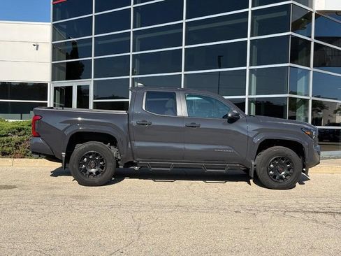 Used 2025 Toyota Tacoma SR5 AWD/4WD image 2
