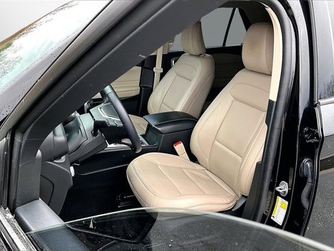 Used 2022 Ford Explorer XLT w/ Equipment Group 202A image 20