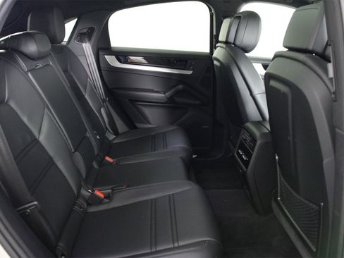 Used 2025 Porsche Cayenne E-Hybrid Coupe image 32