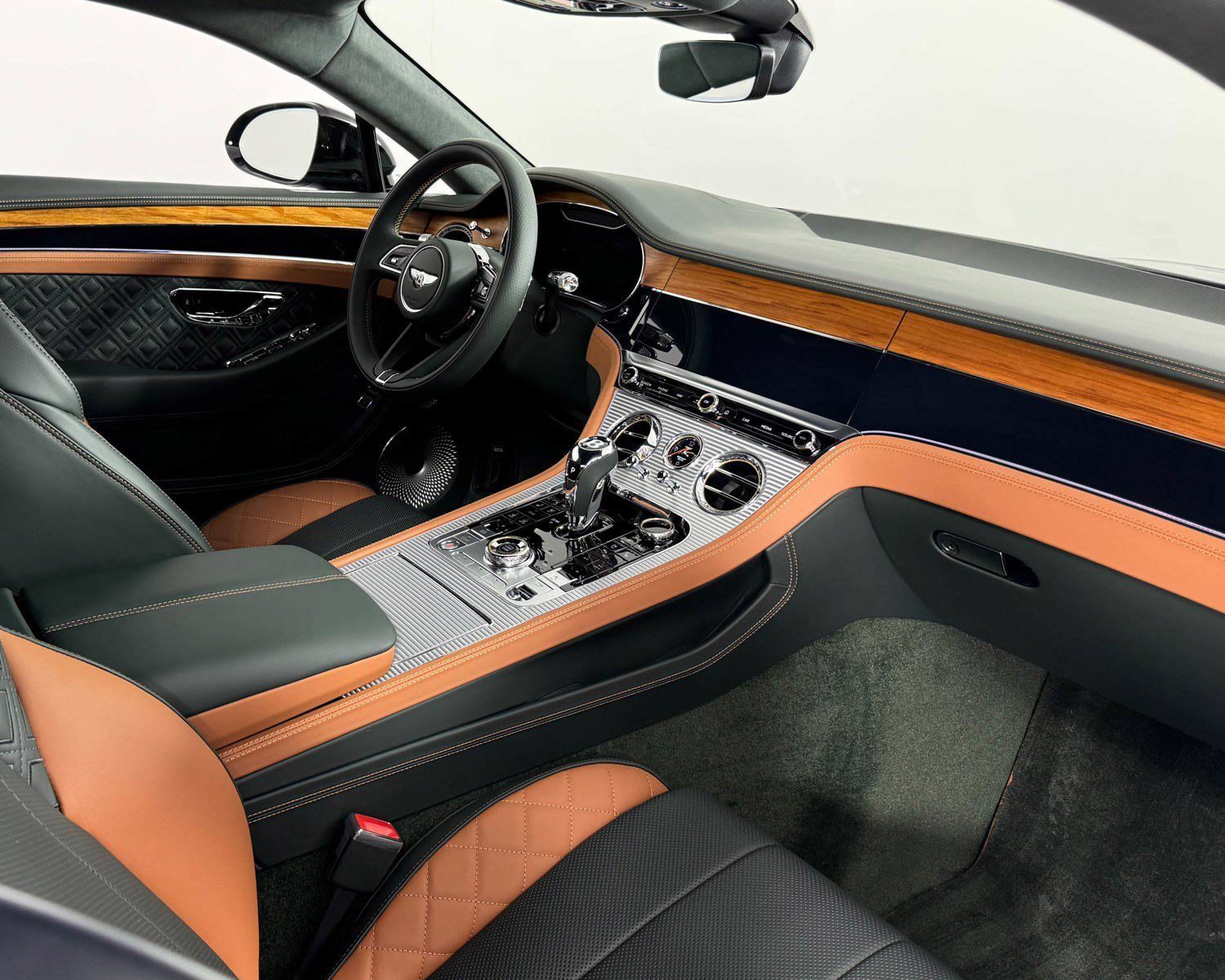 Used 2024 Bentley Continental GT V8 AWD/4WD image 2
