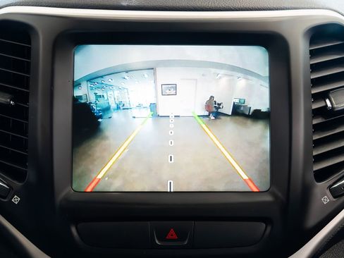 Used 2015 Jeep Cherokee Trailhawk w/ Comfort/Convenience Group image 13