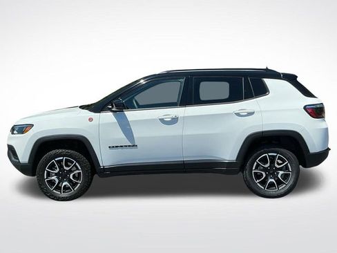 Used 2024 Jeep Compass Trailhawk AWD/4WD image 3
