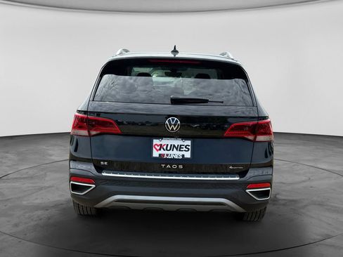 Used 2023 Volkswagen Taos SE w/ Panoramic Sunroof Package AWD/4WD image 9