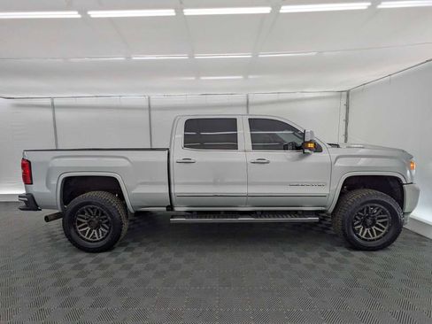 Used 2019 GMC Sierra 2500 Denali AWD/4WD image 7