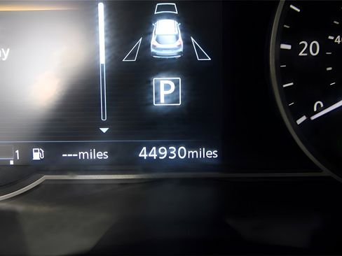 Used 2020 Nissan Kicks SR image 18