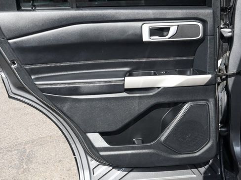 Used 2022 Ford Explorer XLT image 32