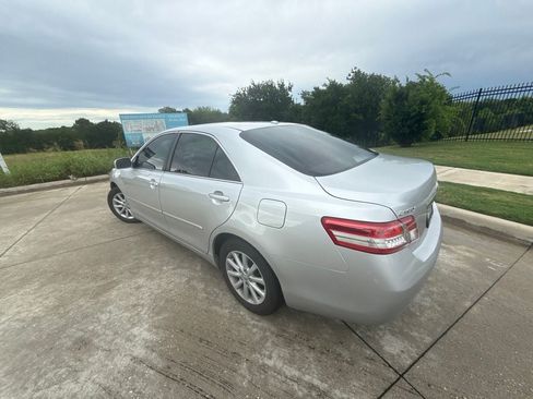 Used 2011 Toyota Camry XLE w/ XLE Extra-Value Pkg #2 FWD image 2