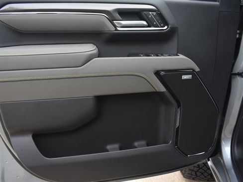 New 2026 Chevrolet Silverado 2500 ZR2 w/ LPO, Dark Essentials Package AWD/4WD image 17