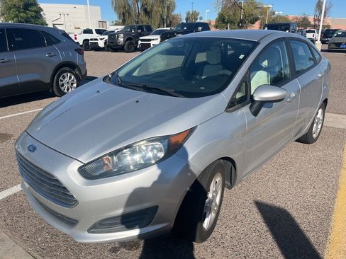 Used 2018 Ford Fiesta SE image 3