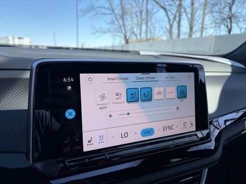 New 2026 Volkswagen Atlas Cross Sport SEL image 59