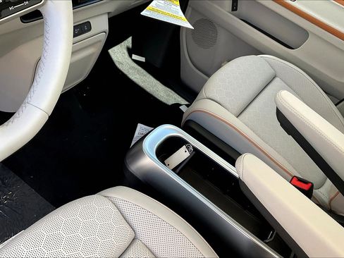 New 2025 Volkswagen ID. Buzz 1st Edition image 7