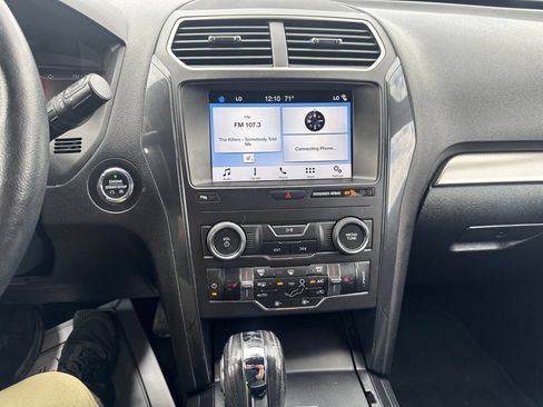Used 2018 Ford Explorer XLT w/ Equipment Group 202A AWD/4WD image 20