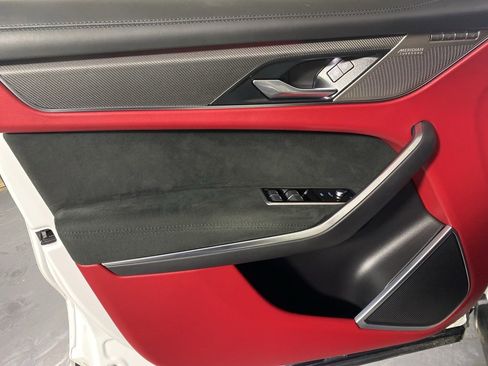 Used 2021 Jaguar F-PACE SVR image 24