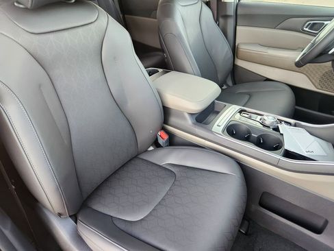 New 2026 Kia Carnival EX image 15