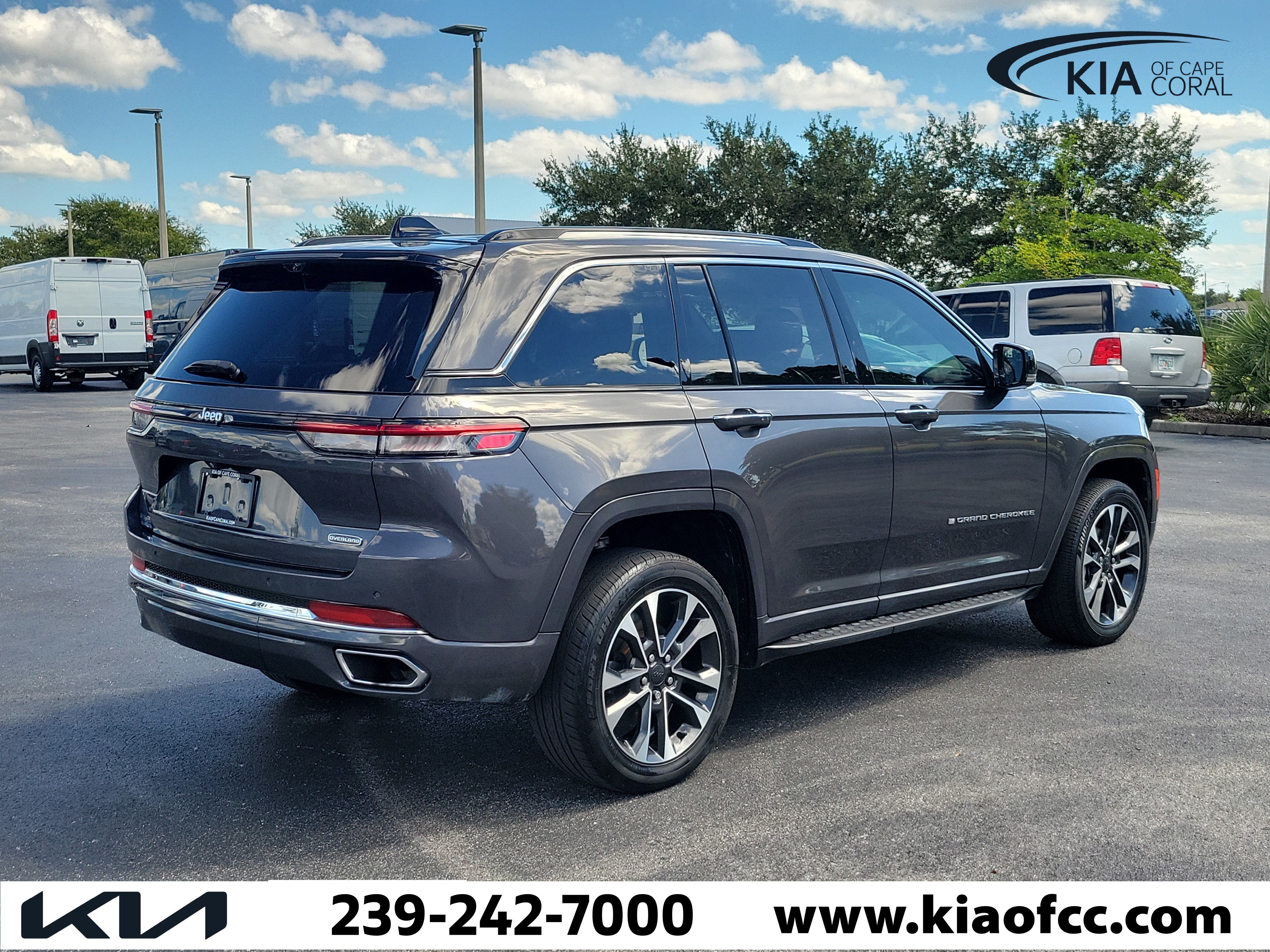 Used 2023 Jeep Grand Cherokee Overland w/ Adv Protech Group III RWD image 6