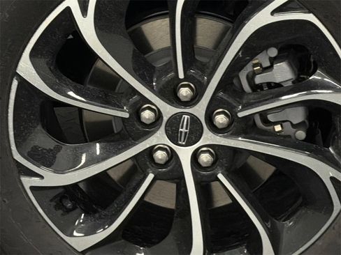 New 2026 Lincoln Nautilus Premier image 5