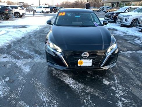 Used 2023 Nissan Altima 2.5 SV w/ SV Premium Package image 8