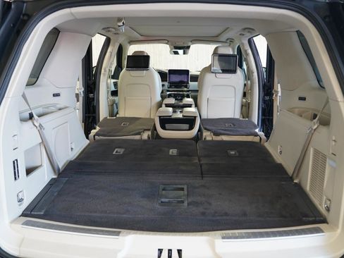 Used 2019 Lincoln Navigator Reserve image 40