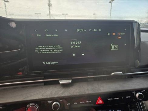 Used 2024 Kia Carnival EX image 5