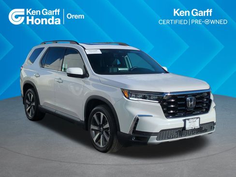 Used 2023 Honda Pilot Touring image 1