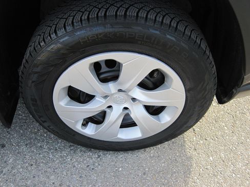 Used 2024 Toyota RAV4 LE image 4