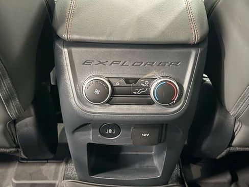 Used 2025 Ford Explorer Active w/ Active Comfort Package image 33