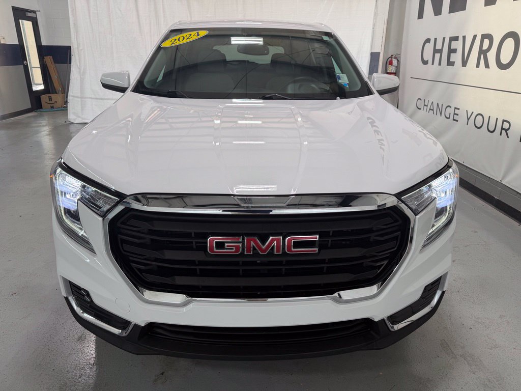 Used 2024 GMC Terrain SLE FWD image 36