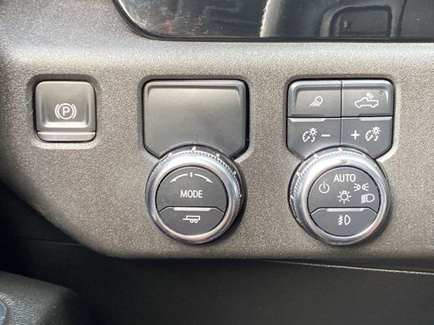 Used 2024 GMC Sierra 1500 SLT image 21