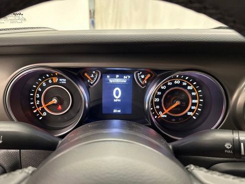 Used 2023 Jeep Gladiator Sport image 11