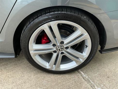 Used 2017 Volkswagen Jetta GLI FWD image 22