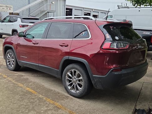 Used 2019 Jeep Cherokee Latitude Plus w/ Comfort/Convenience Group FWD image 3