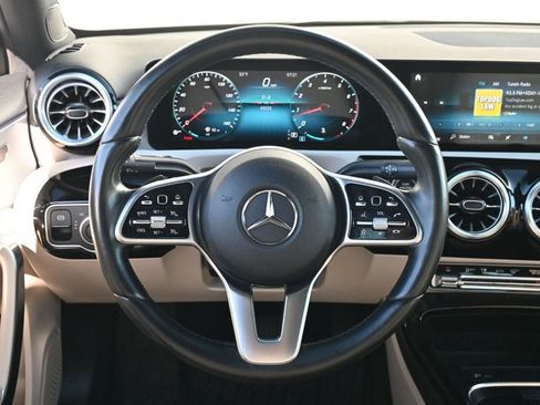 Used 2022 Mercedes-Benz A 220 4MATIC image 9
