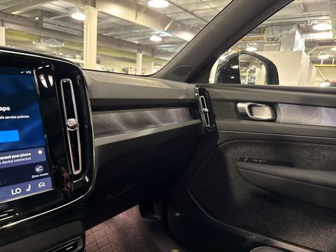 Certified 2023 Volvo XC40 Recharge Plus w/ Protection Package Premier AWD/4WD image 19
