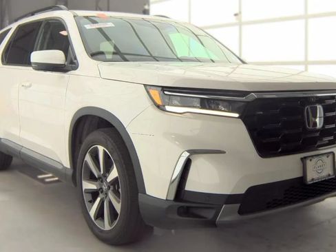 Used 2023 Honda Pilot Elite image 2