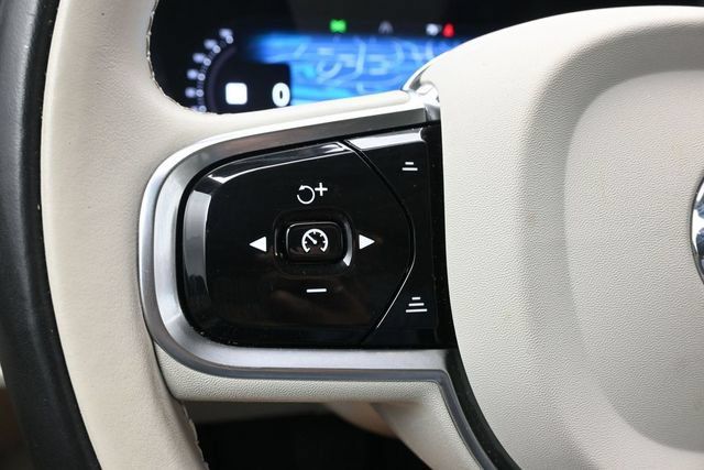 Used 2024 Volvo XC60 B5 Core AWD/4WD image 24