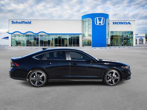 Used 2023 Honda Accord Sport image 2