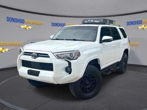 Used 2021 Toyota 4Runner SR5 Premium w/ Moonroof Package AWD/4WD image 4