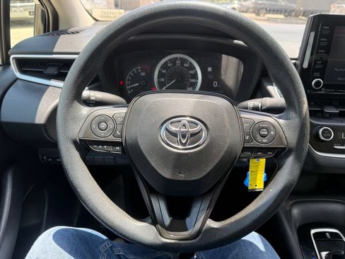Used 2022 Toyota Corolla LE FWD image 11