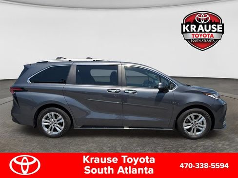 Used 2025 Toyota Sienna Limited AWD/4WD image 9