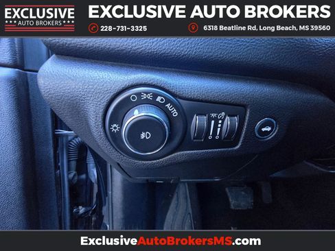 Used 2015 Chrysler 200 S w/ Comfort Group image 29