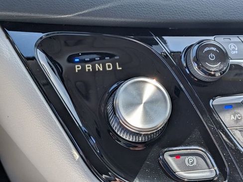 Used 2023 Chrysler Pacifica Touring-L image 22