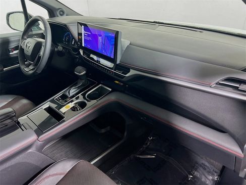 Certified 2025 Toyota Sienna XSE w/ XSE Premium Package image 28