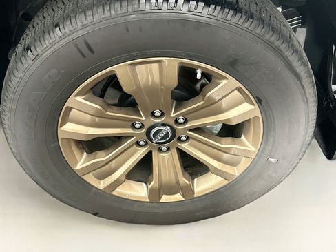 Used 2024 Nissan Titan SV w/ SV Bronze Edition Package RWD image 11