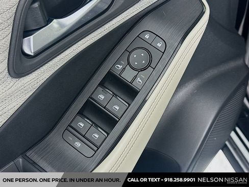 Used 2023 Nissan Rogue SV AWD/4WD image 17