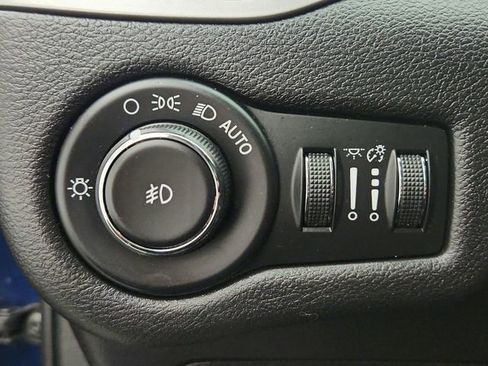 Used 2018 Jeep Cherokee Latitude Plus image 27