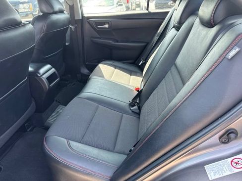 Used 2016 Toyota Camry SE w/ Moonroof Package FWD image 9