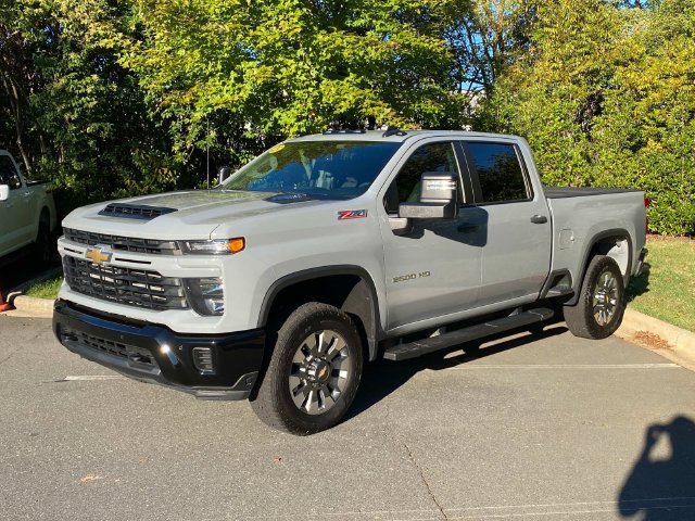 Used 2025 Chevrolet Silverado 2500 Custom w/ Custom Value Package AWD/4WD image 3