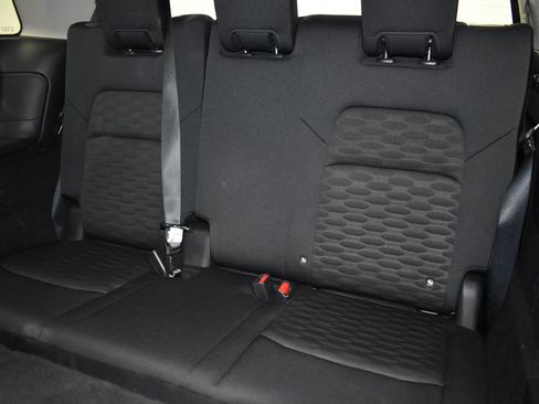 Used 2025 Nissan Pathfinder SV AWD/4WD image 31