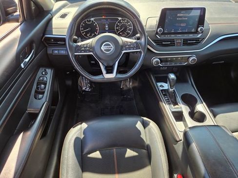 Used 2022 Nissan Altima 2.5 SR FWD image 12